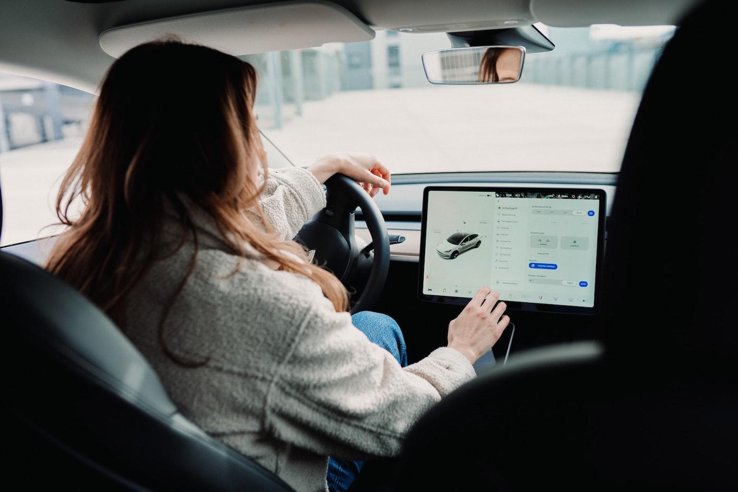 woman driving tesla - electric vehicle - electric vehicle battery technologies